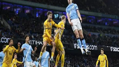 “小桥探秘：三球与大球间默契与矛盾，共融之道超越对立”